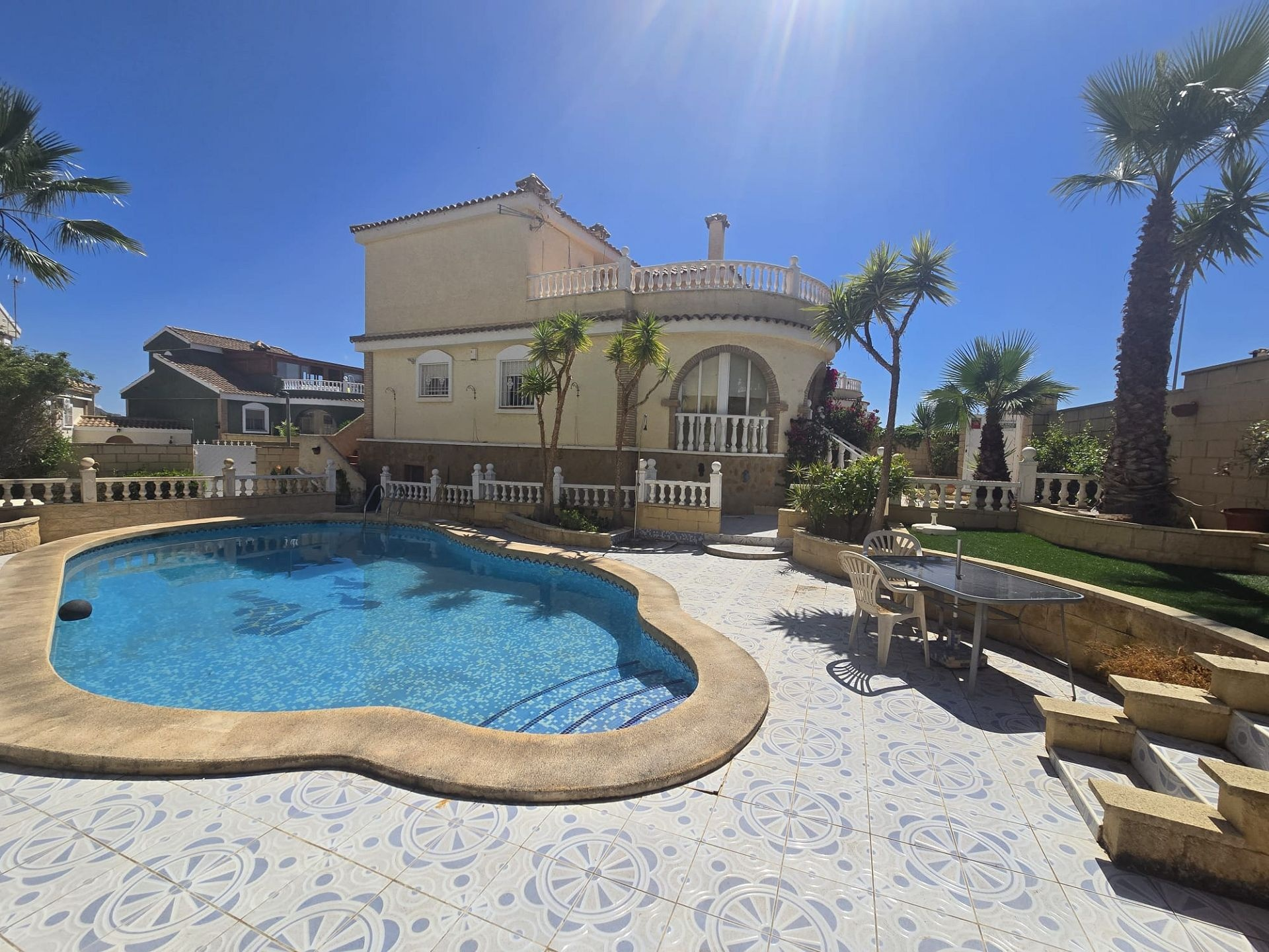 5-bedroom Detached Villa In Monforte Del Cid, Spain (205 M²)