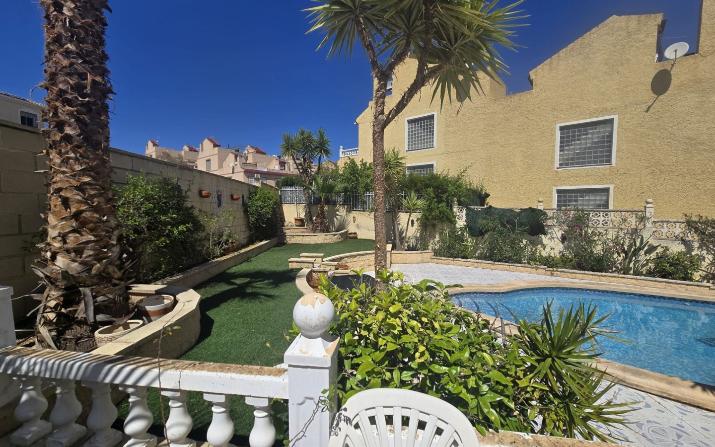 5-bedroom Detached Villa In Monforte Del Cid, Spain (205 M²)