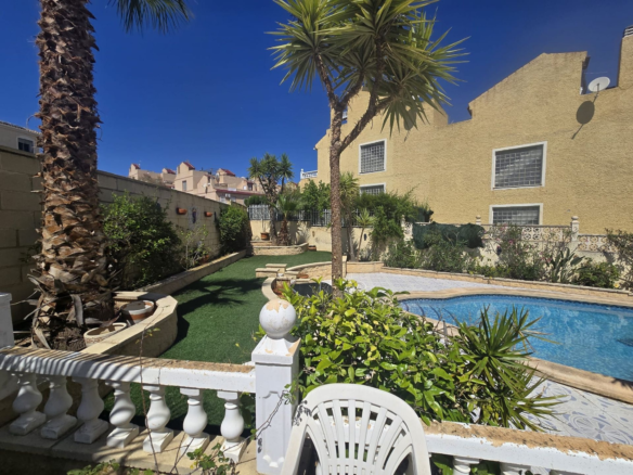5-bedroom Detached Villa In Monforte Del Cid, Spain (205 M²)