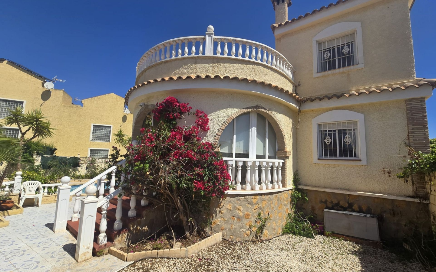 5-bedroom Detached Villa In Monforte Del Cid, Spain (205 M²)