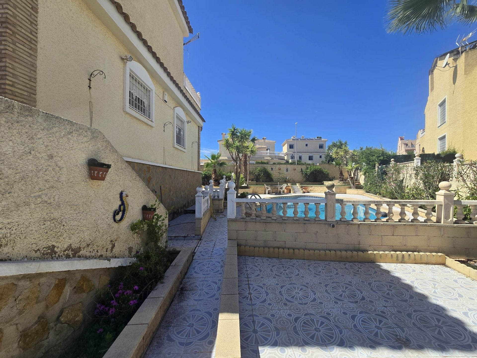 5-bedroom Detached Villa In Monforte Del Cid, Spain (205 M²)