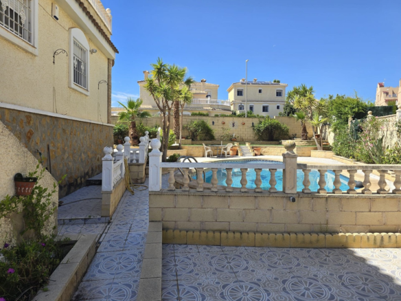 5-bedroom Detached Villa In Monforte Del Cid, Spain (205 M²)