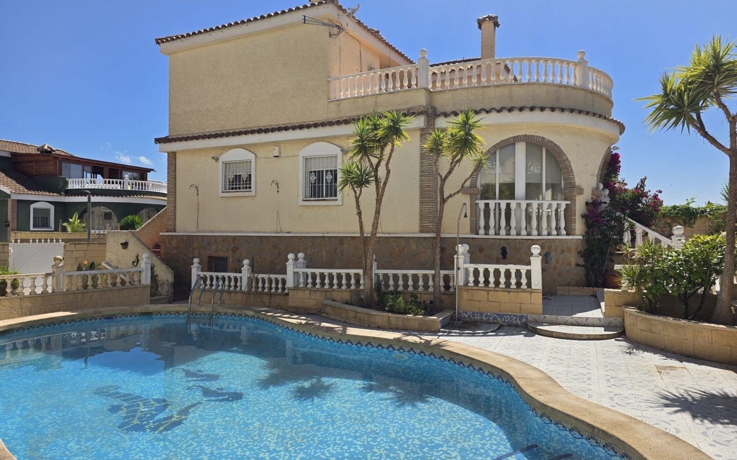 5-bedroom Detached Villa In Monforte Del Cid, Spain (205 M²)