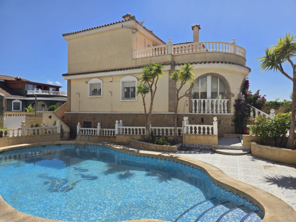 5-bedroom Detached Villa In Monforte Del Cid, Spain (205 M²)