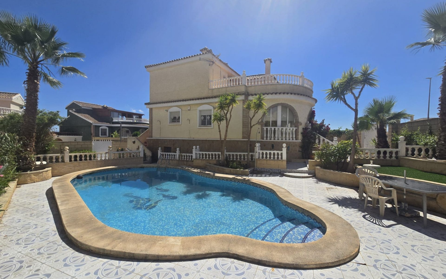 5-bedroom Detached Villa In Monforte Del Cid, Spain (205 M²)
