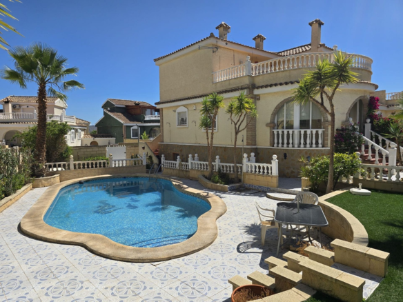 5-bedroom Detached Villa In Monforte Del Cid, Spain (205 M²)