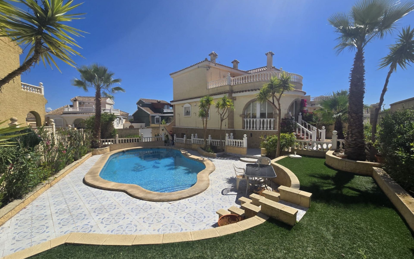 5-bedroom Detached Villa In Monforte Del Cid, Spain (205 M²)