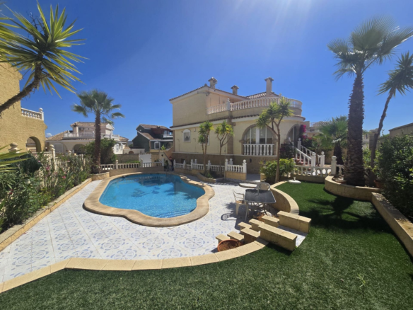 5-bedroom Detached Villa In Monforte Del Cid, Spain (205 M²)