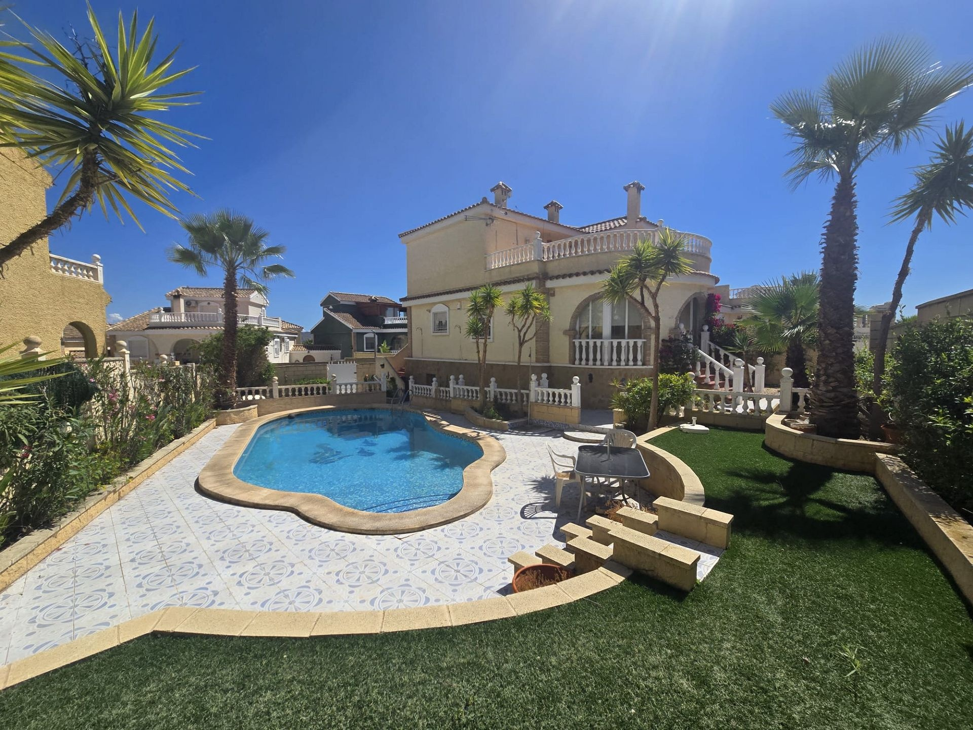 5-bedroom Detached Villa In Monforte Del Cid, Spain (205 M²)