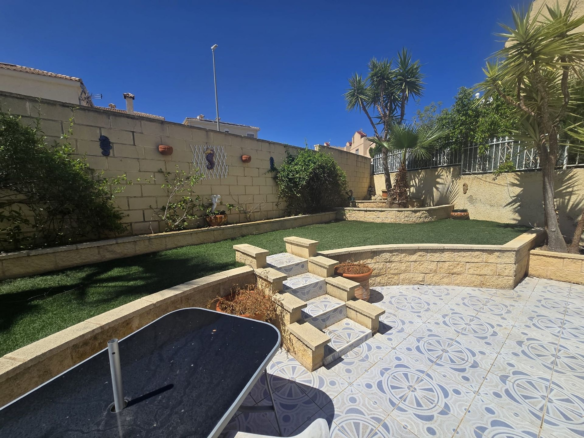 5-bedroom Detached Villa In Monforte Del Cid, Spain (205 M²)