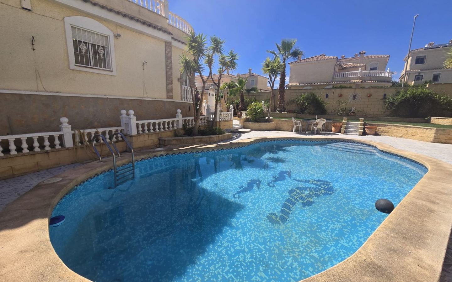 5-bedroom Detached Villa In Monforte Del Cid, Spain (205 M²)
