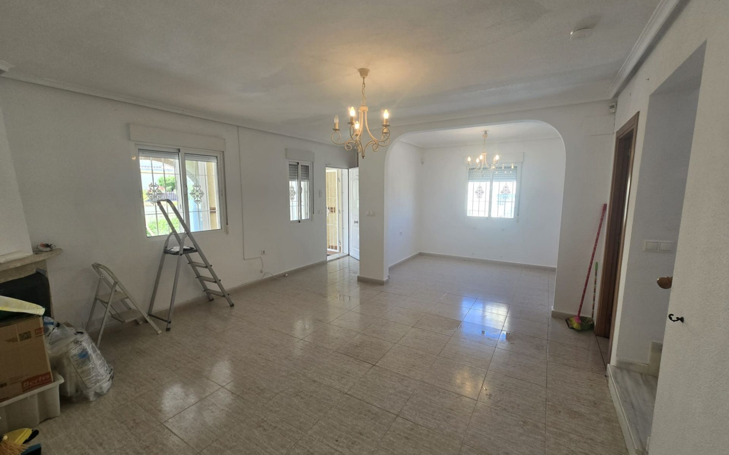 5-bedroom Detached Villa In Monforte Del Cid, Spain (205 M²)