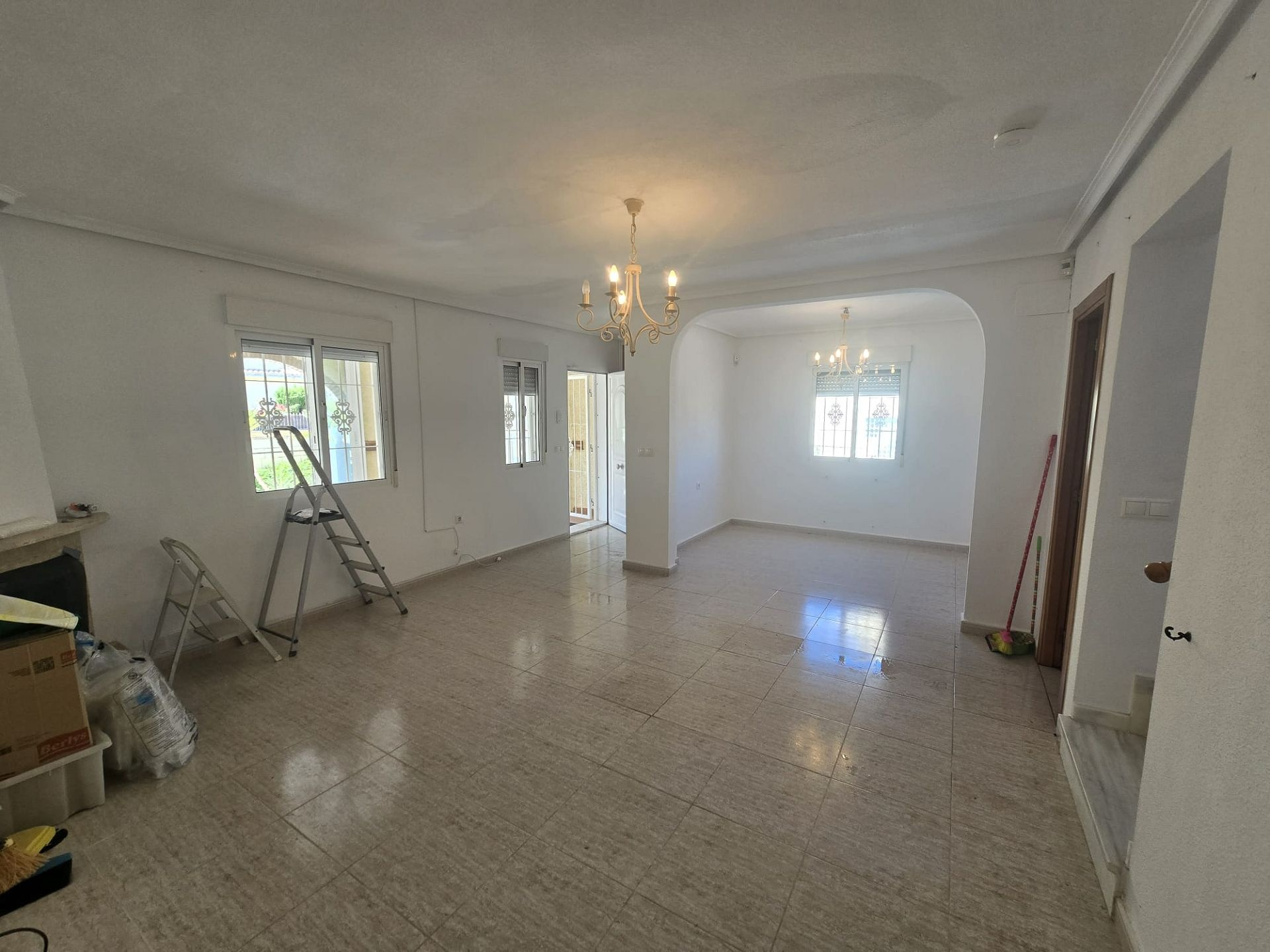 5-bedroom Detached Villa In Monforte Del Cid, Spain (205 M²)