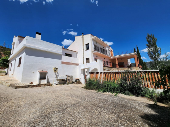 10-bedroom Country House In Jalance, Spain (811 M²)