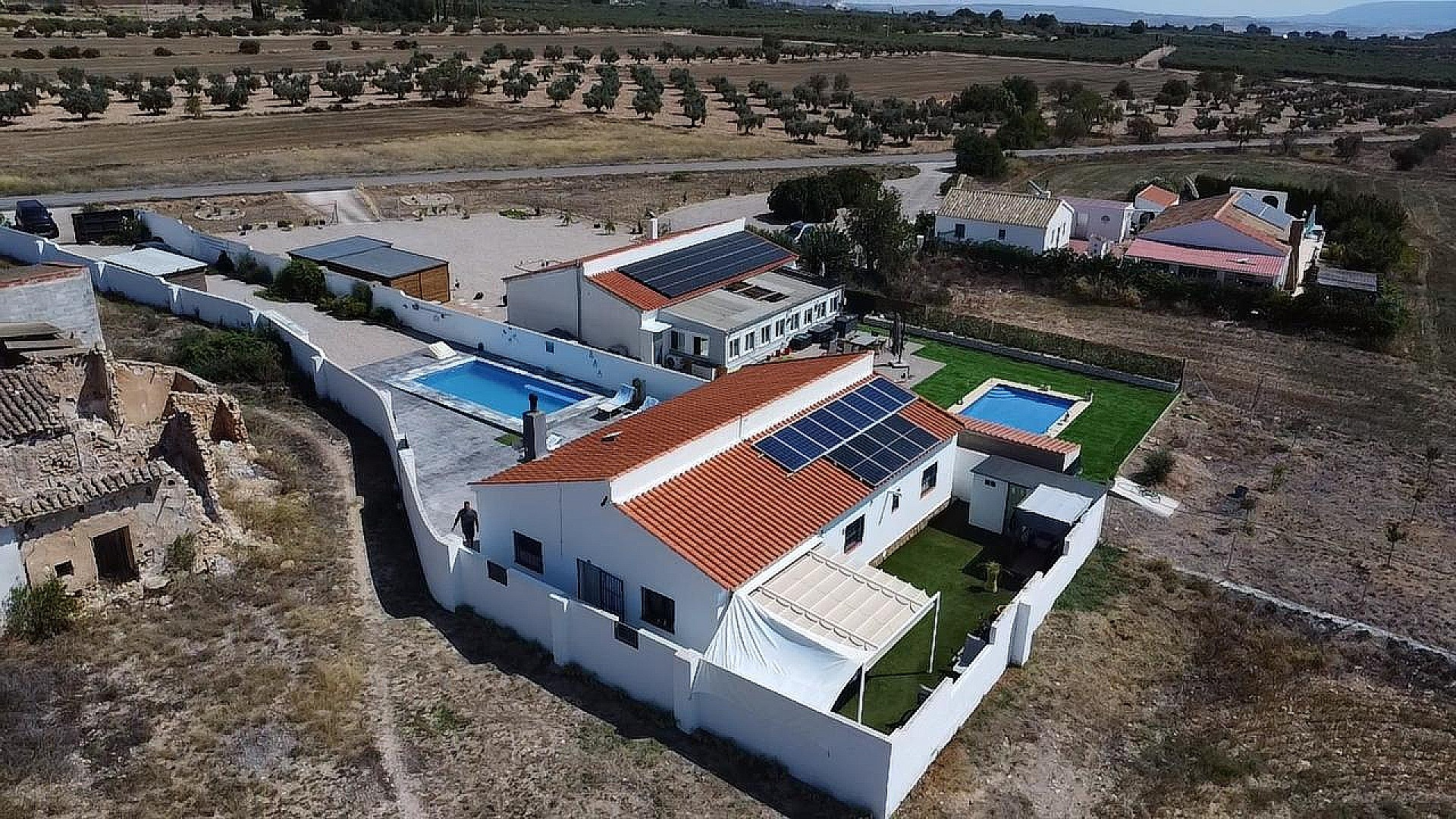3-bedroom Detached Villa In Caudete, Spain (150 M²)