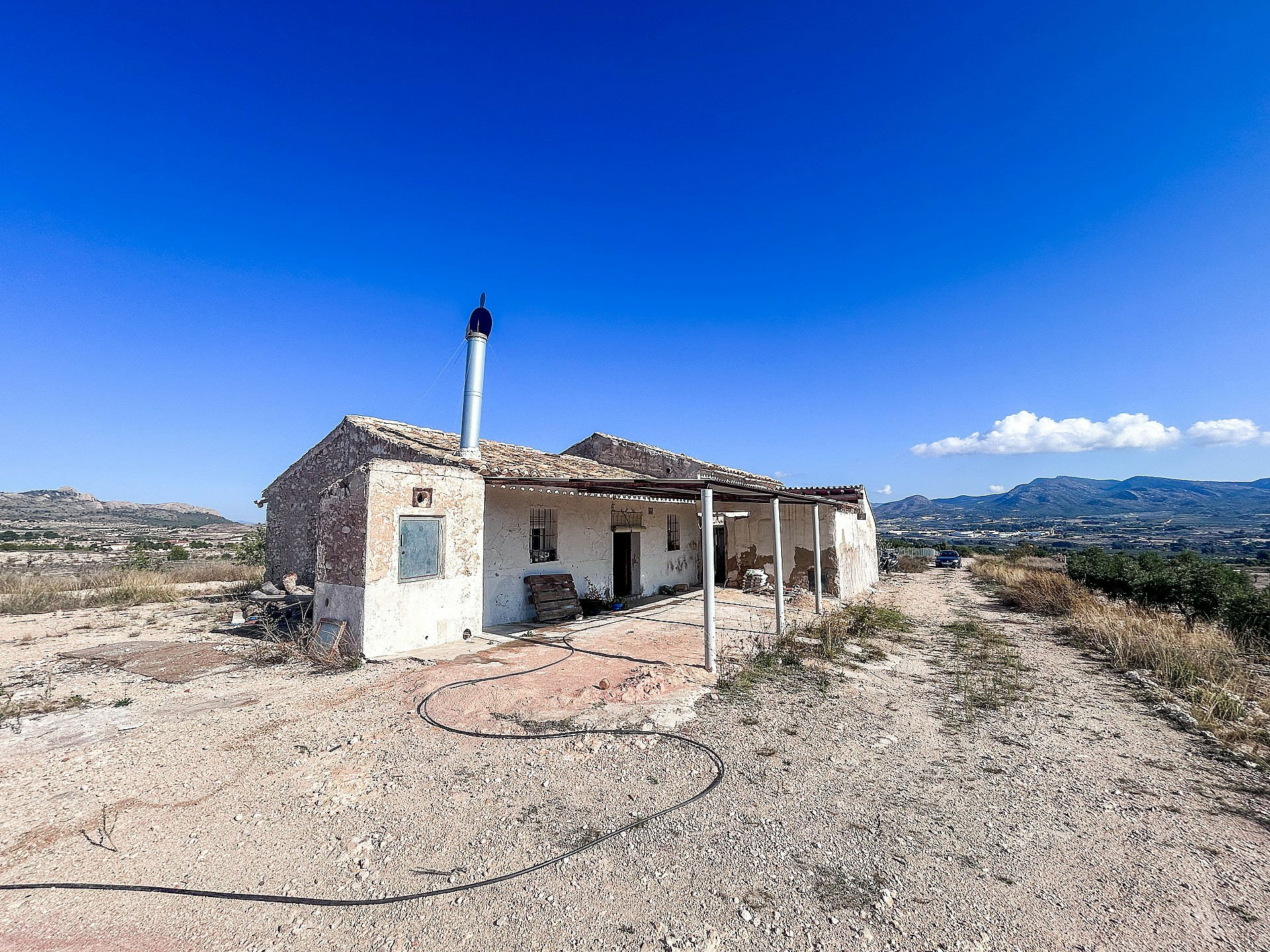 2-bedroom Country House In Elda, Spain (180 M²)