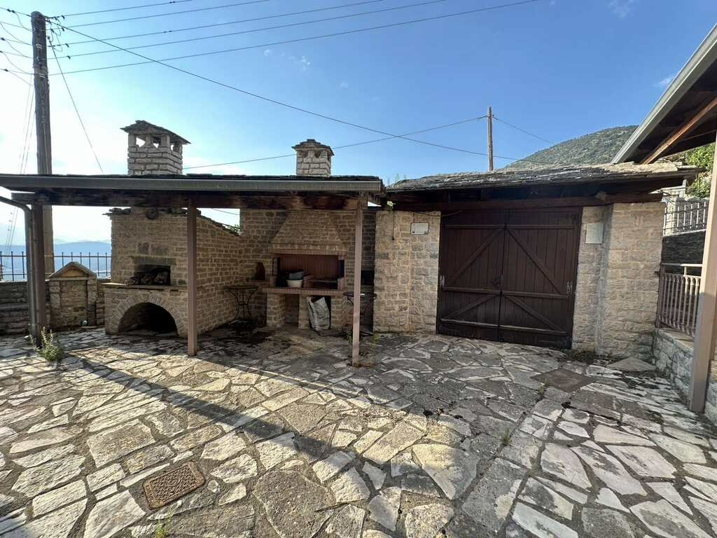 Hotel In Konitsa, Greece (310 M²)