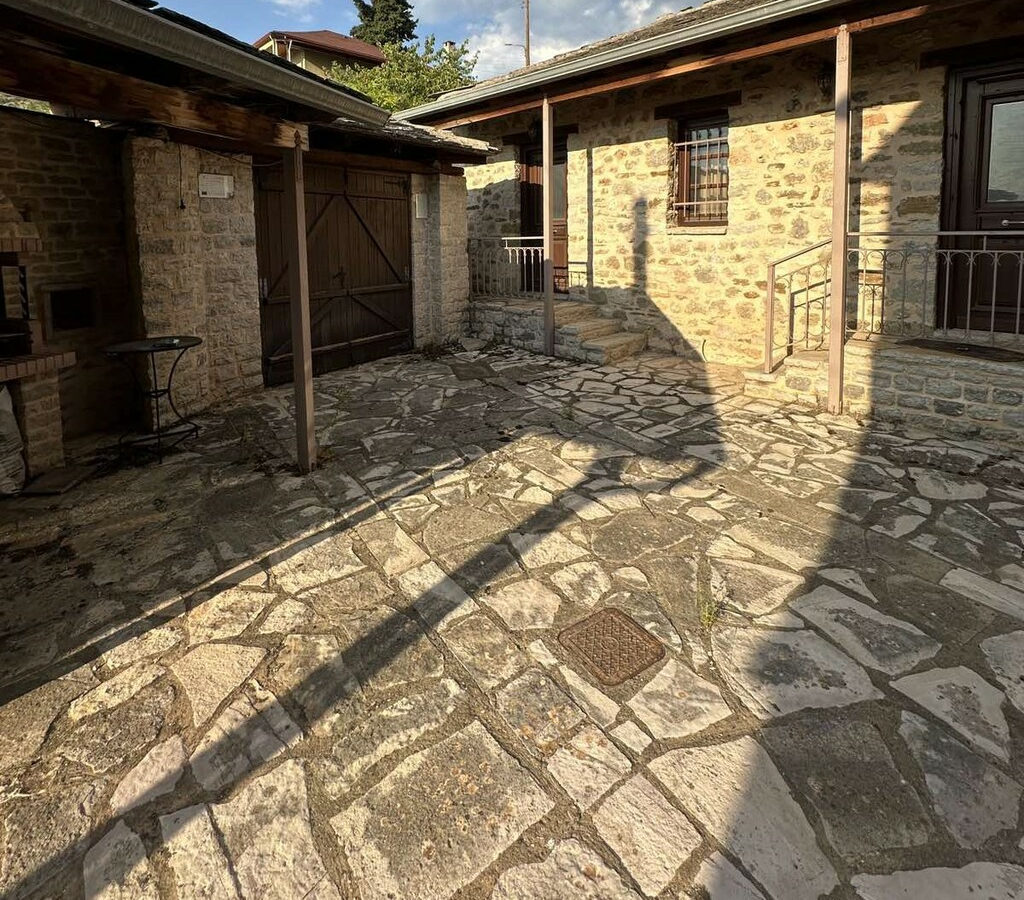 Hotel In Konitsa, Greece (310 M²)