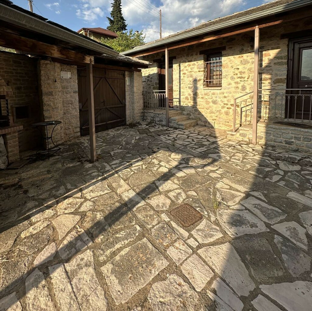 Hotel In Konitsa, Greece (310 M²)
