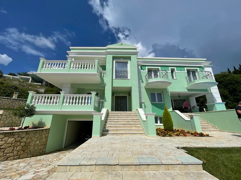 4-bedroom Villa In Corfu, Greece (300 M²)