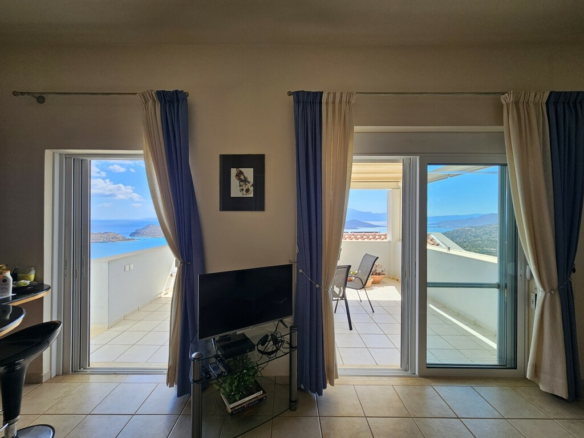 3-bedroom Villa In Agios Nikolaos, Greece (113 M²)