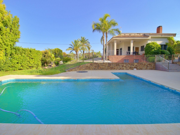 4-bedroom Villa In Peña Las Aguilas, Spain (500 M²)