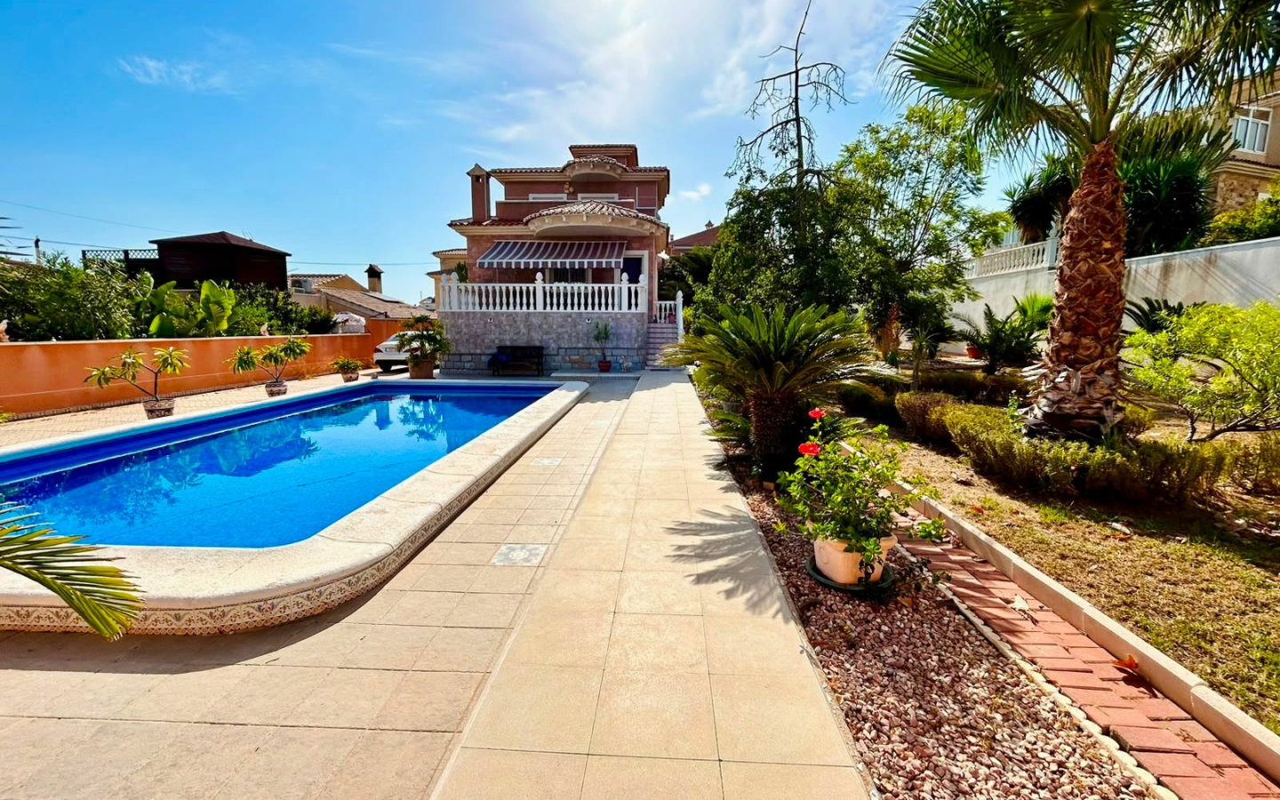 2-bedroom Villa In Torrevieja, Spain (200 M²)