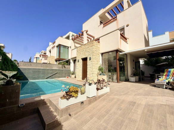 3-bedroom House In Rojales, Spain (156 M²)