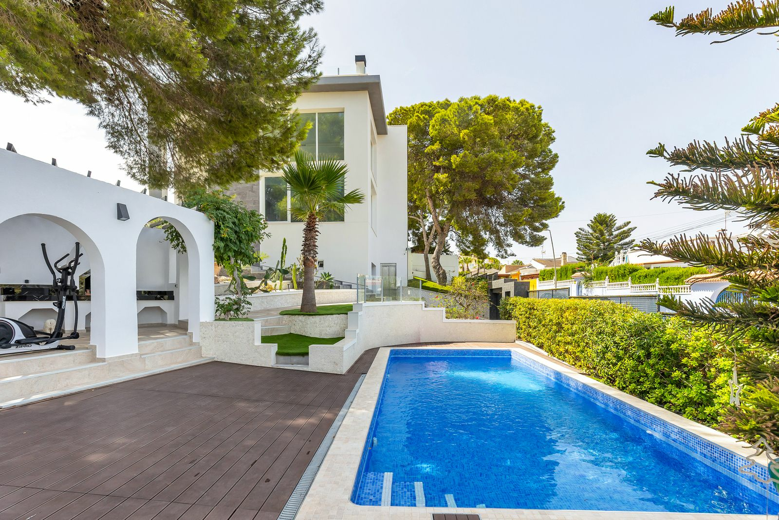 6-bedroom Villa In Torrevieja, Spain (257 M²)