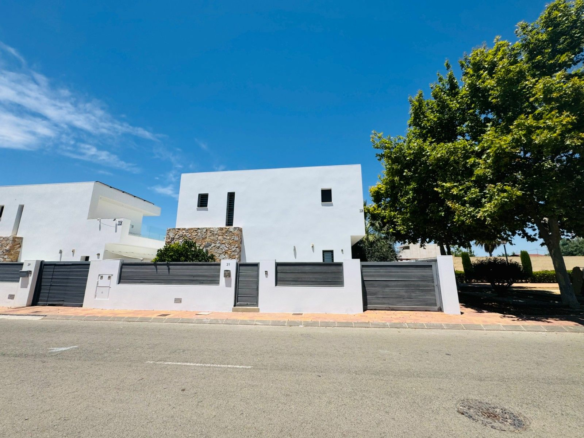 3-bedroom Villa In San Pedro Del Pinatar, Spain (154 M²)