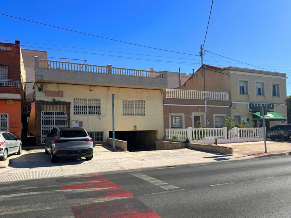 Terraced House In Orihuela, Spain (200 M²)