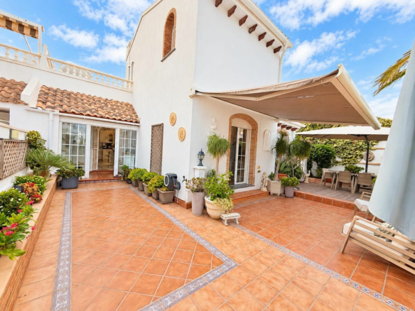 3-bedroom Villa In Orihuela Costa, Spain (320 M² Plot)