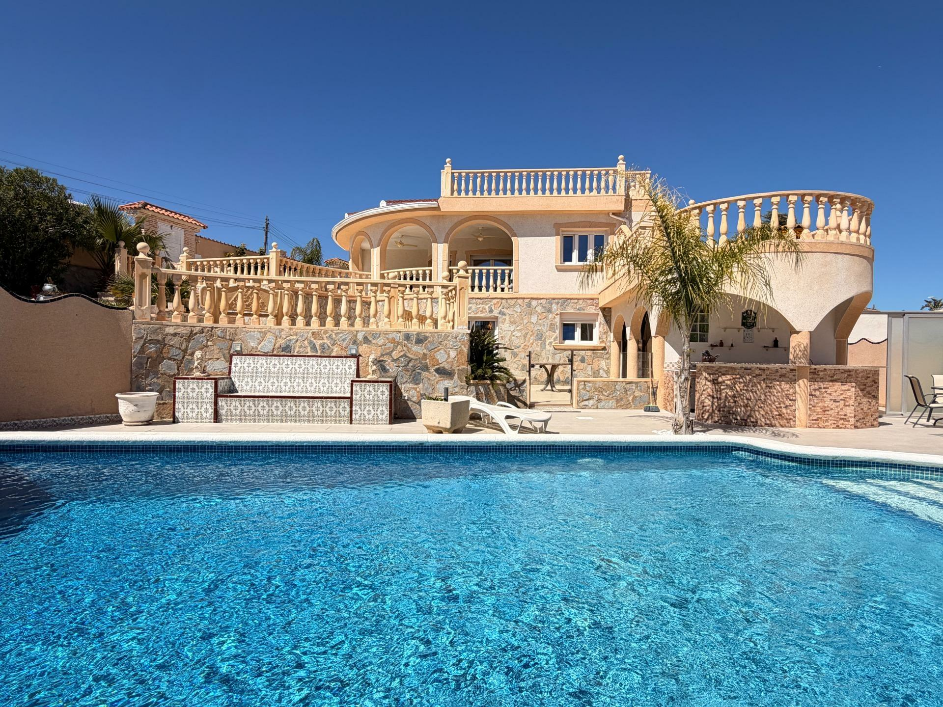 2-1-584b40 5-bedroom Villa In Rojales, Spain (246 M²)