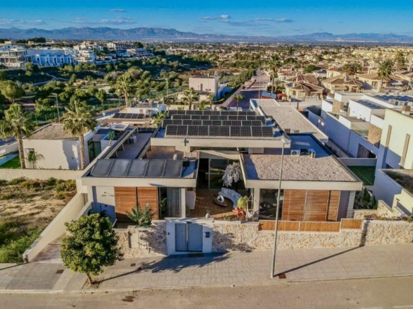 4-bedroom Villa In Benijofar, Spain (528 M²)