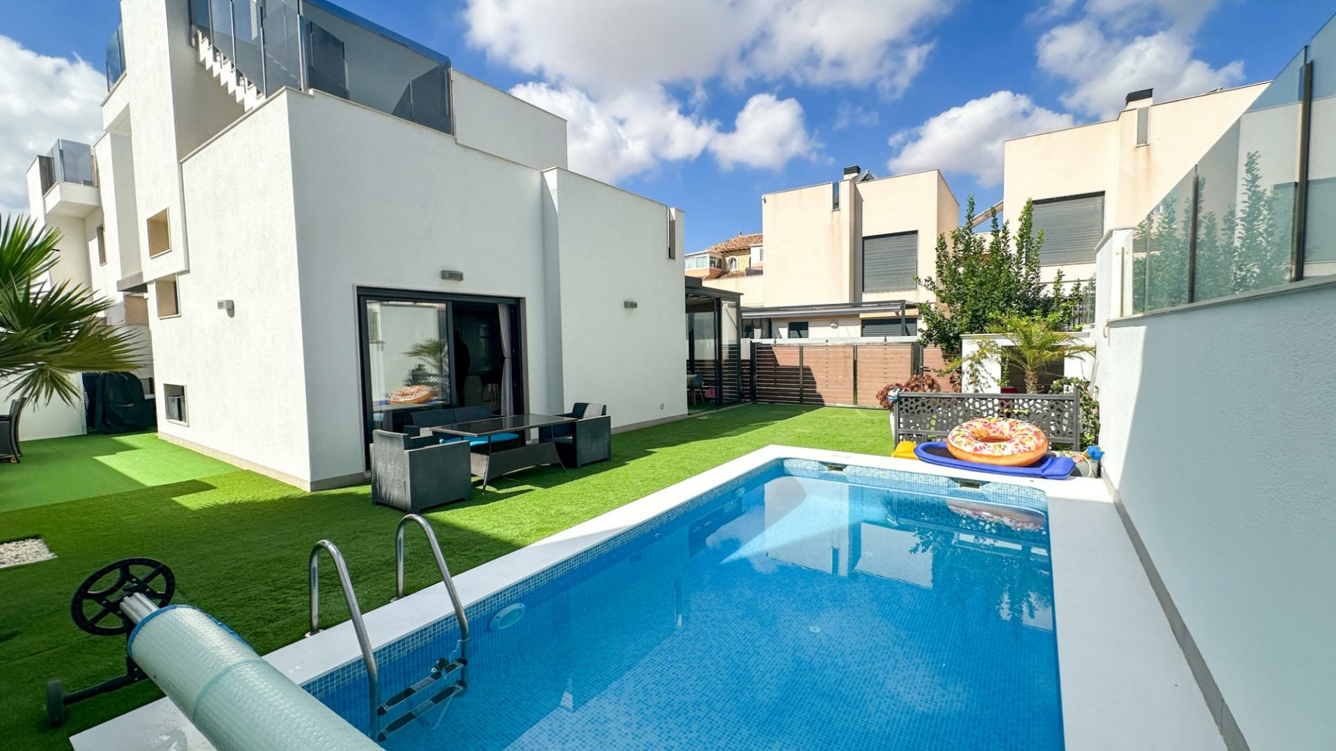 5-bedroom Villa In Torrevieja, Spain (250 M²)