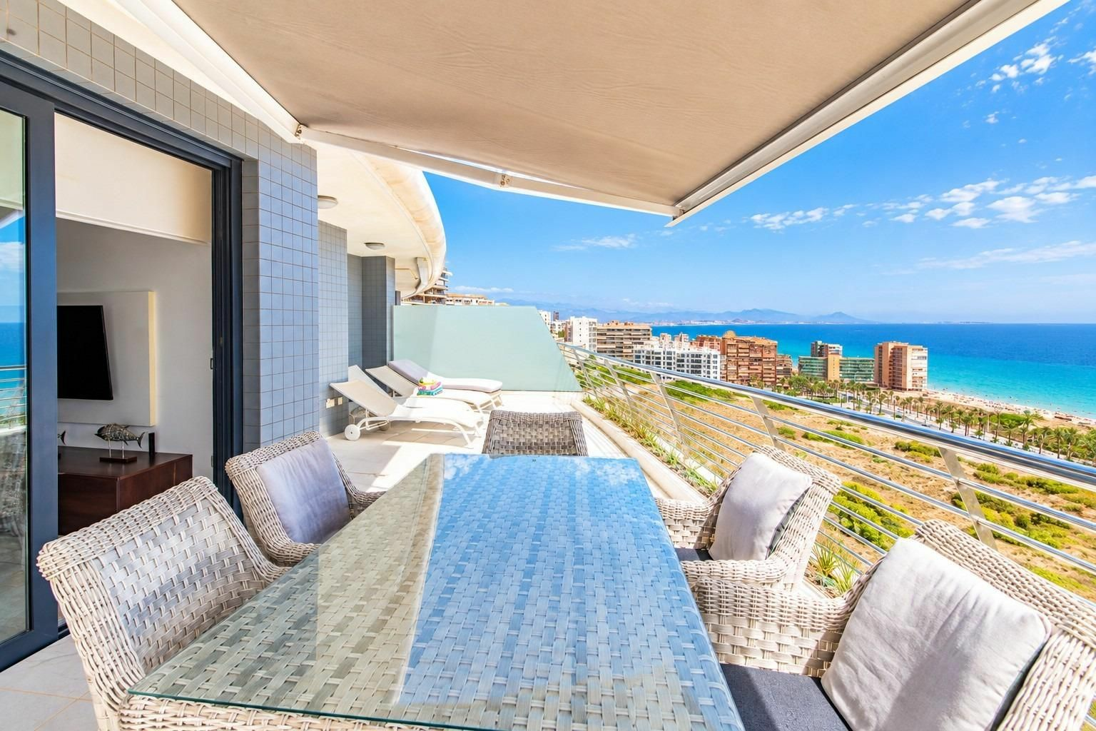 3-bedroom Apartment In Arenales Del Sol, Spain (153 M²)