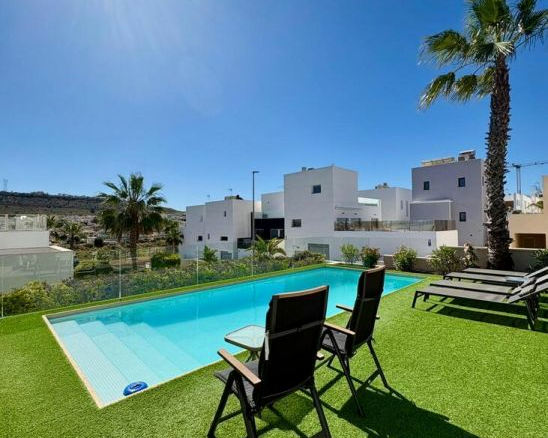 3-bedroom Villa In Benijofar, Spain (148 M²)