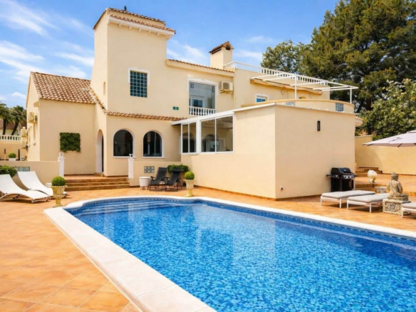 4-bedroom Villa In San Miguel De Salinas, Spain (302 M²)