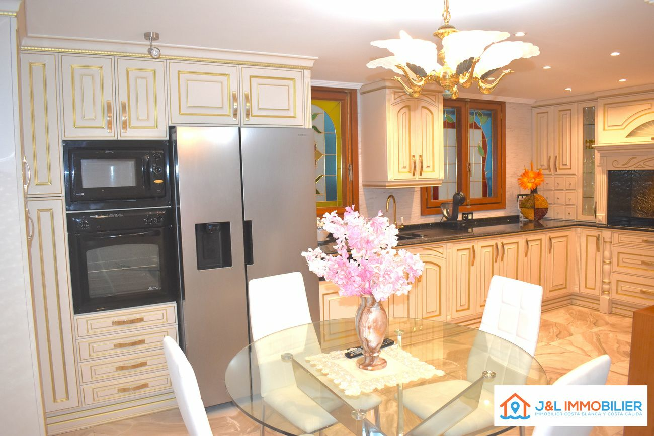 3-bedroom Apartment In Alicante, Spain (167 M²)