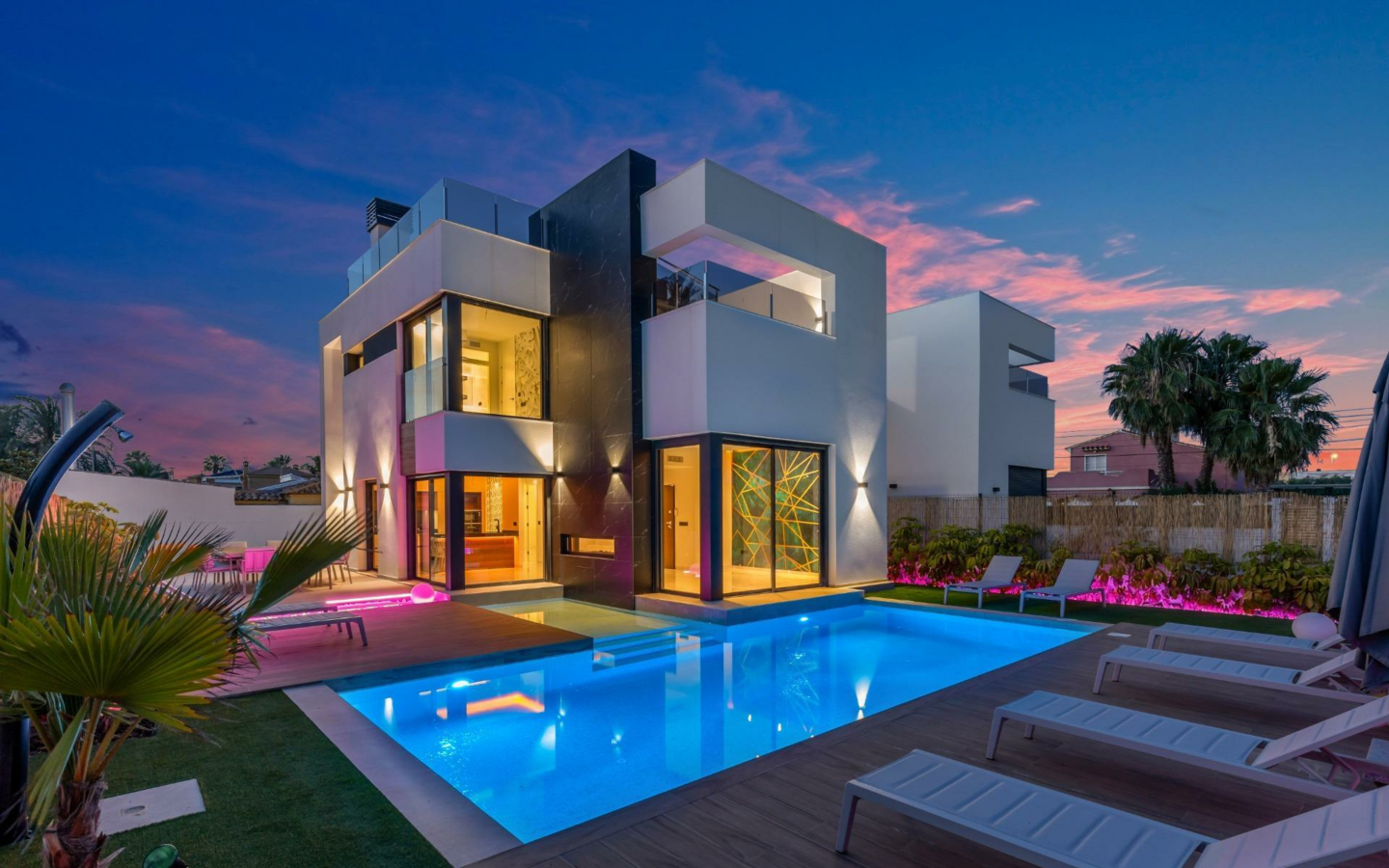 3-bedroom Villa In Torrevieja, Spain (126 M²)