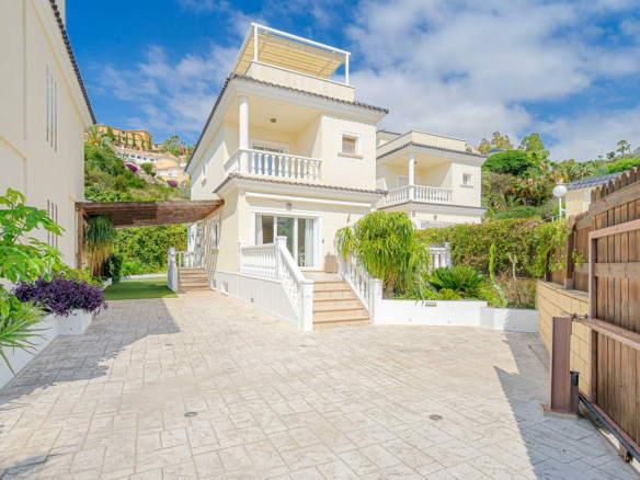 5-bedroom Villa In El Campello, Spain (245 M²)
