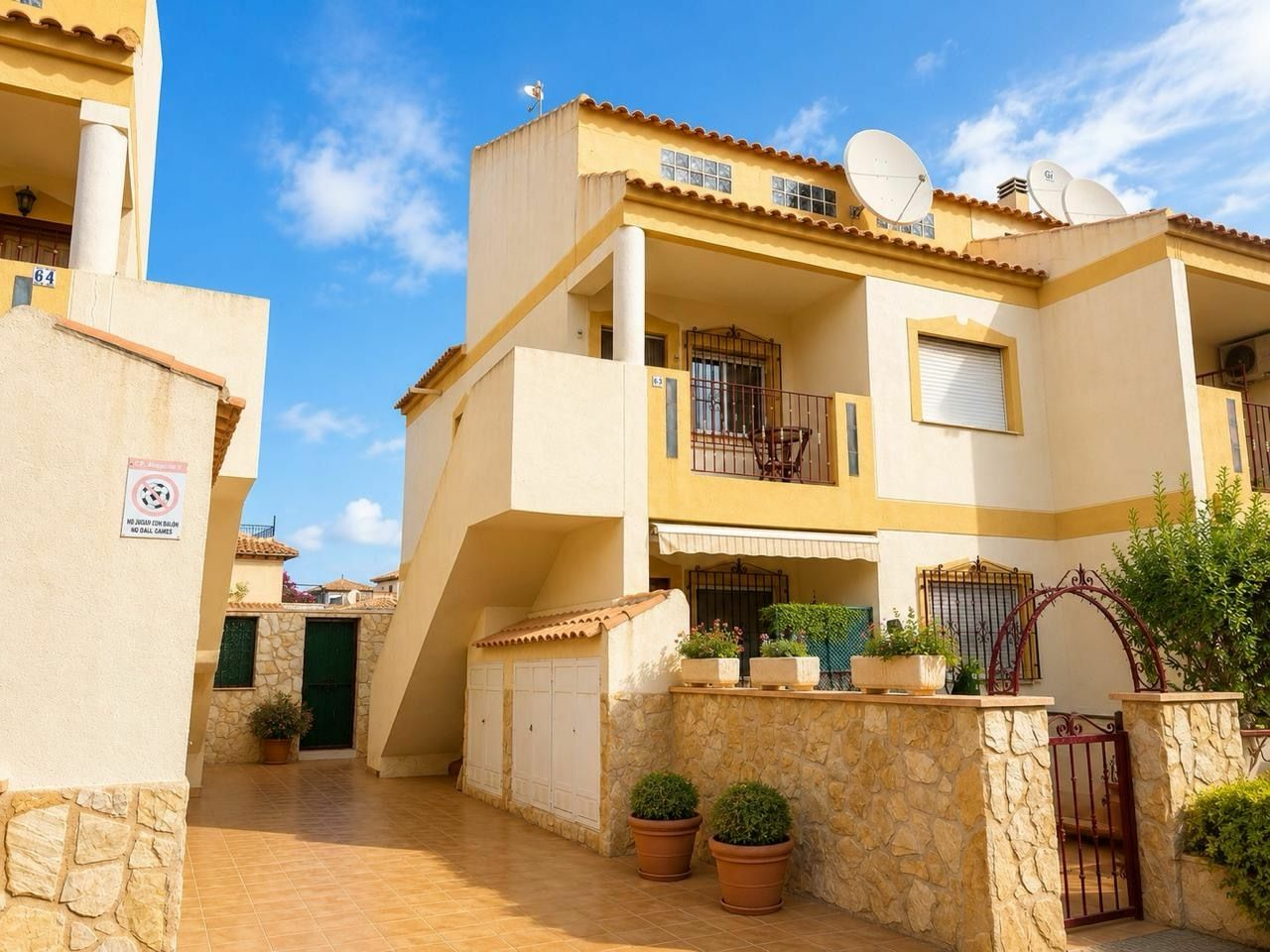 3-bedroom Apartment In Orihuela Costa, Spain (52 M²)