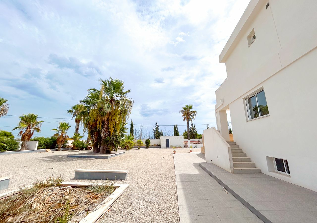 8-bedroom Villa In Los Montesinos, Spain (377 M²)