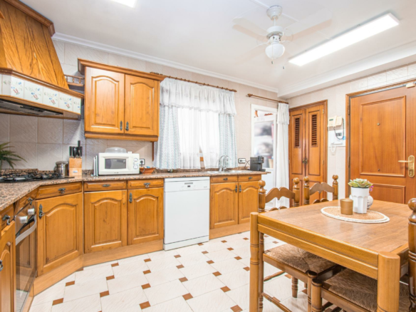 5-bedroom Flat In Palma De Mallorca, Spain (172 M²)