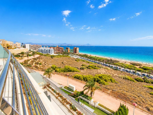 3-bedroom Apartment In Arenales Del Sol, Spain (153 M²)