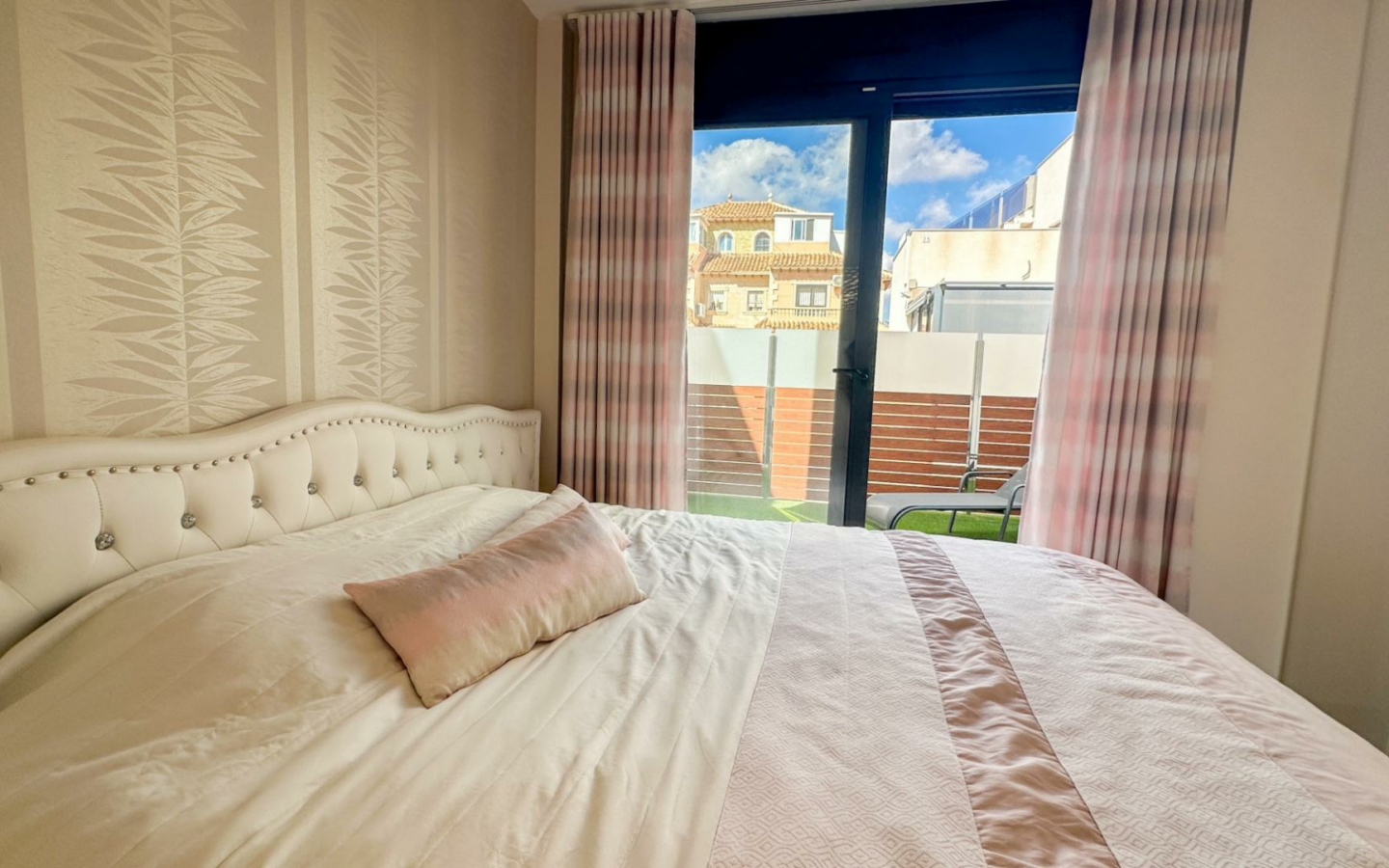 5-bedroom Villa In Torrevieja, Spain (250 M²)