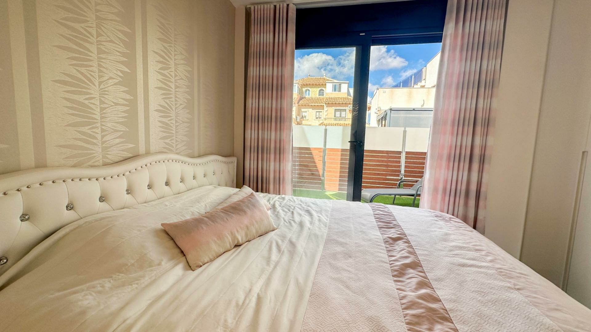 5-bedroom Villa In Torrevieja, Spain (250 M²)