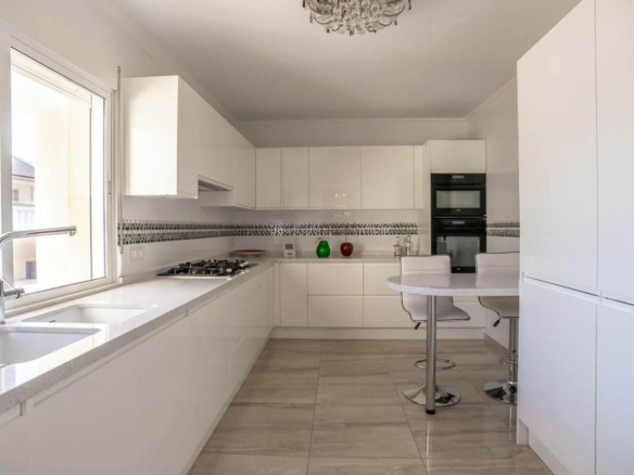 4-bedroom Villa In San Miguel De Salinas, Spain (302 M²)