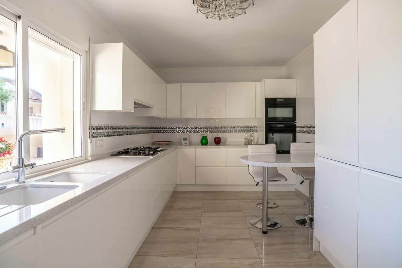 4-bedroom Villa In San Miguel De Salinas, Spain (302 M²)
