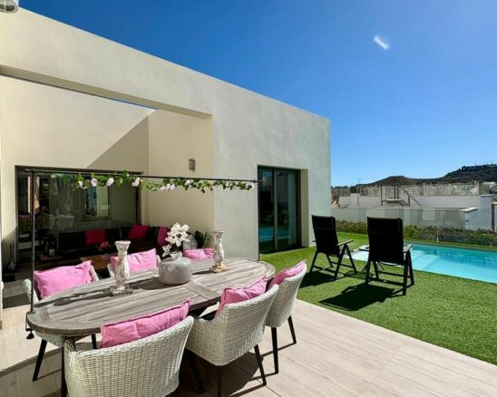 3-bedroom Villa In Benijofar, Spain (148 M²)